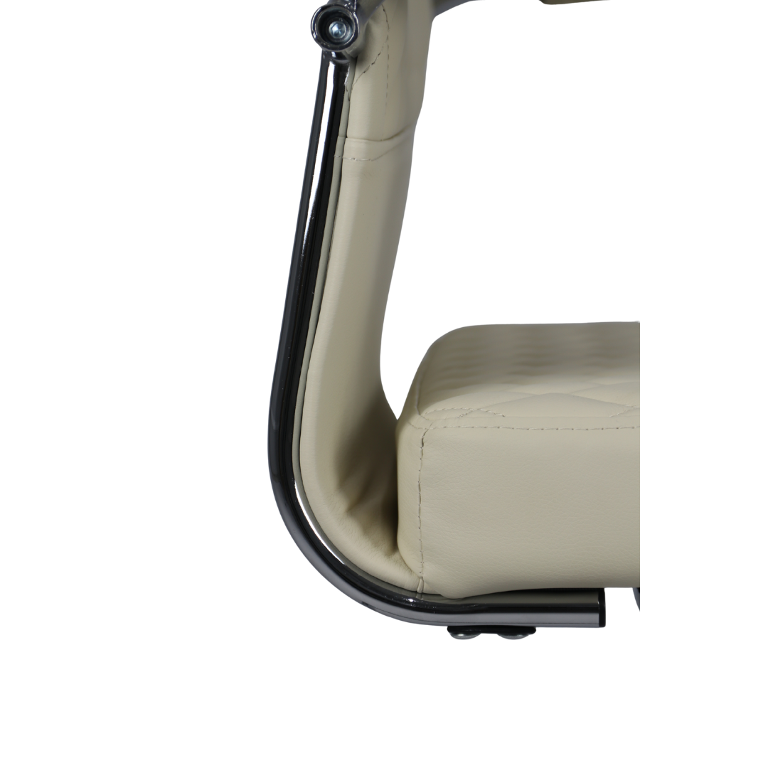 Cadeira de Aproximação Matelassê Acolchoada Luxo Modelo 501-D
